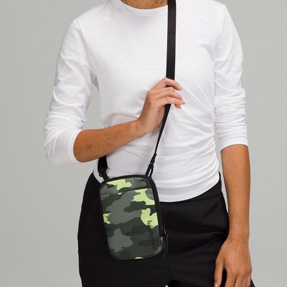 Lululemon Easy Access Crossbody Bag - Picture 3 of 7